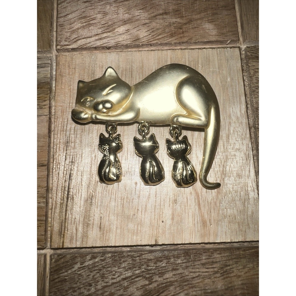 Vintage Danecraft Mom Cat with Kittens Brooch